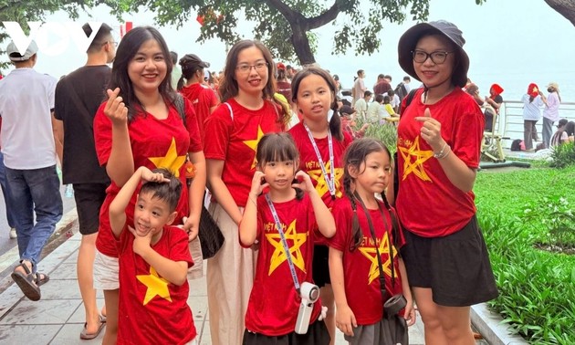 Người dân hân hoan, tự hào đón Tết Độc lập  