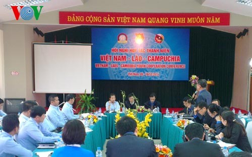 Konferensi kerjasama pemuda Vietnam-Laos-Kamboja 2014 dibuka