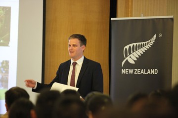 Mengumumkan logo sehubungan dengan peringatan ultah ke-40 penggalangan hubungan diplomatik Vietnam- New Zealand