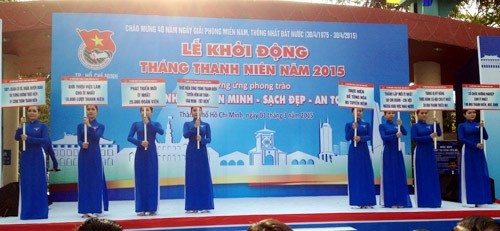 Daerah Vietnam Tengah memulai Bulan Pemuda sukarela tahun 2015