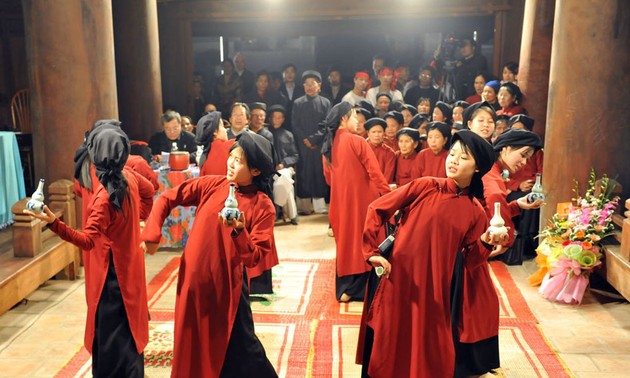 Pesta-pesta pada bulan Satu tahun Imlek di Vietnam Utara.