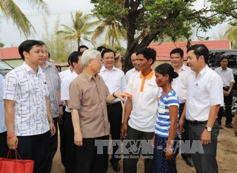 Sekjen KS PKV Nguyen Phu Trong mengadakan temu kerja di propinsi Gia Lai