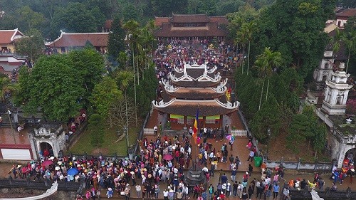 Pesta -pesta yang berlangsung dalam bulan Satu tahun imlek di Vietnam Utara.