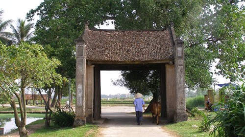 Structure of traditional Viet village 