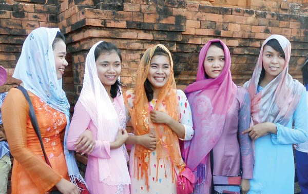 Cham women’s attire 