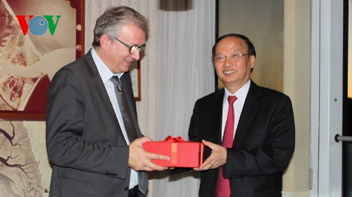 Communist Parties of Vietnam, France advance cooperation 