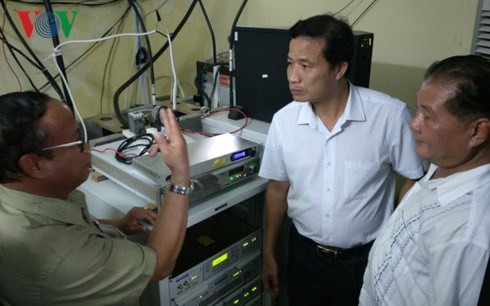 Cambodia receives radio transmitters from Vietnam  