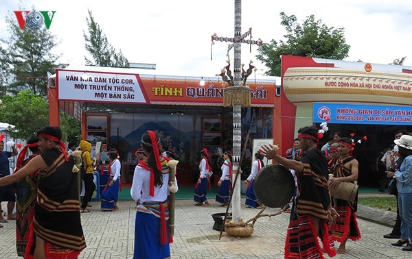 2,000 artists, athletes perform at 3rd Festival of Central Region’s Ethnic Groups 