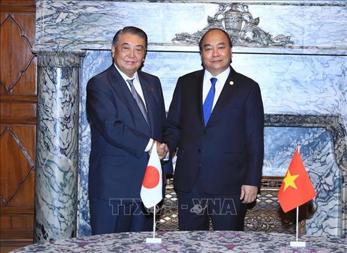 Prime Minister meets Speakers of both Japanese Houses and business leaders