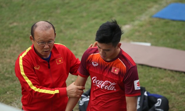 Park Hang-seo, Tien Linh to visit China after World Cup qualifier match