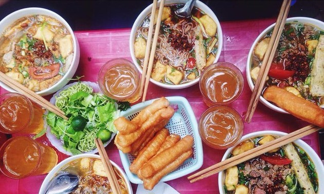 Crab paste vermicelli soup satisfies the palate 