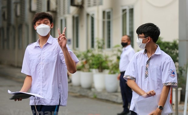 Hanoi: 93,000 students finish 10th grade entrance exam 