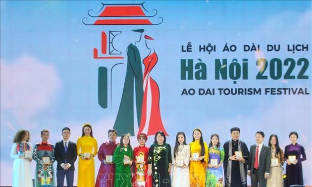 Ha Noi Ao Dai Tourism Festival attracts 30,000 visitors