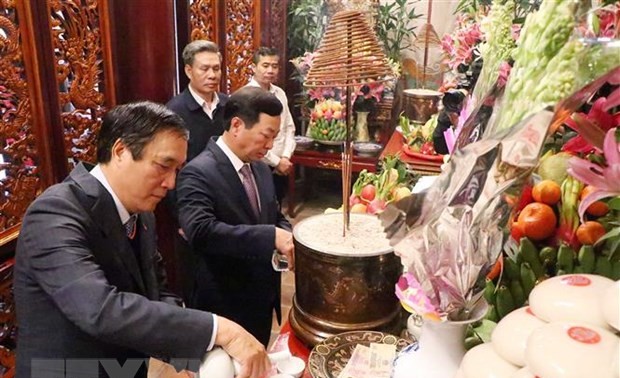 Incense offered to commemorate Hung Kings 