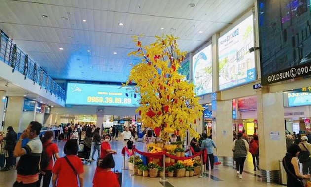 Tan Son Nhat Airport serves 200,000 passengers in two days of Tet 