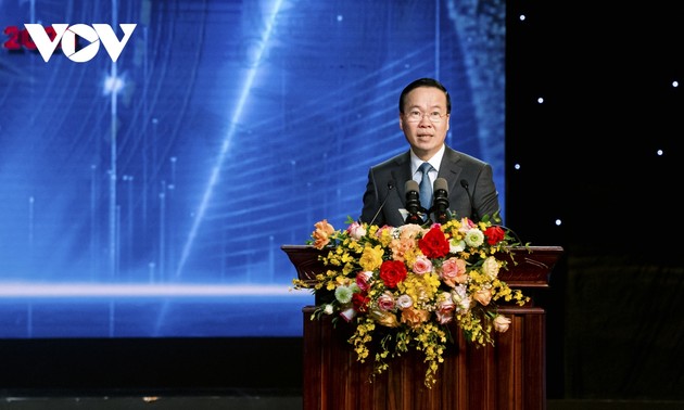 President calls for building professional, humane and modern journalism