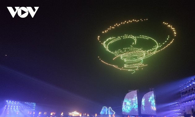 Carnaval brightens up Ha Long’s night sky