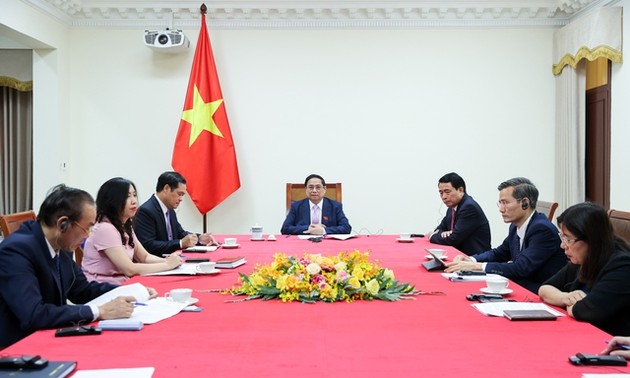 PMs of Vietnam, Netherlands seek to raise bilateral trade to 15 billion USD 