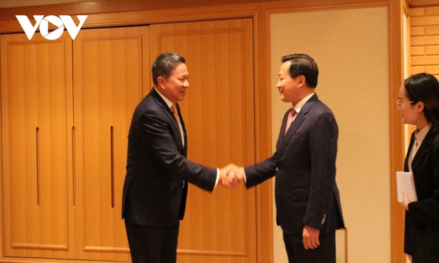 Deputy PM meets Cambodian, Singaporean counterparts in Tokyo