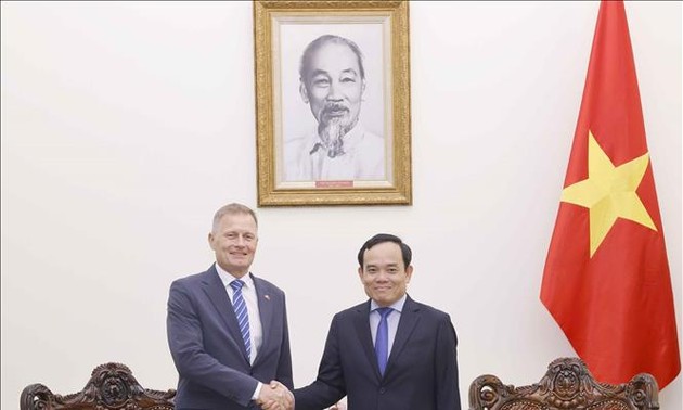 Deputy PM praises LEGO plant in Binh Duong province as a model for foreign investment attraction