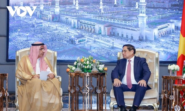 PM meets leaders of Saudi Agricultural and Livestock Investment Company  