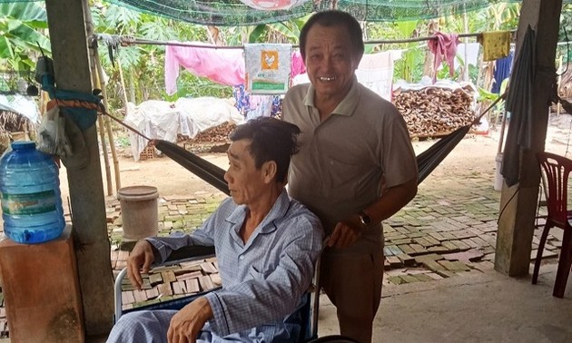 HCM city man passionate about refurbishing wheelchairs for charity 