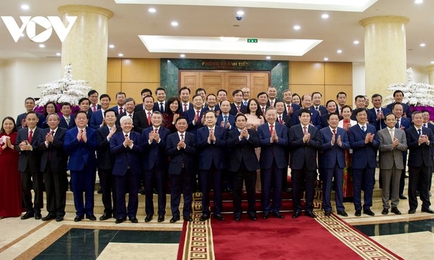 Party chief presents Politburo's decision on functions, tasks of Party Central Committee agencies