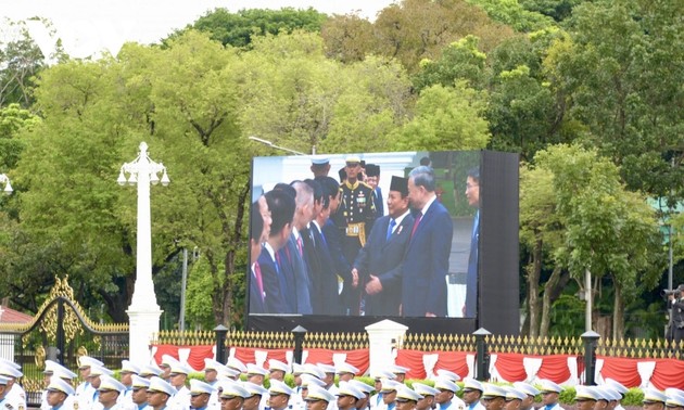 Indonesia fires 21 gun salutes to welcome Party General Secretary To Lam 