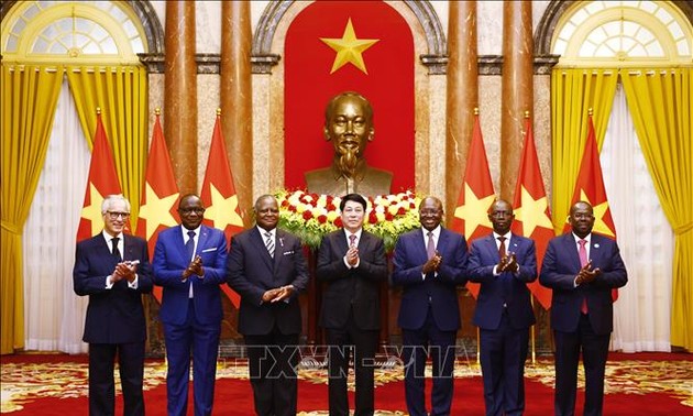President receives foreign ambassadors presenting credentials