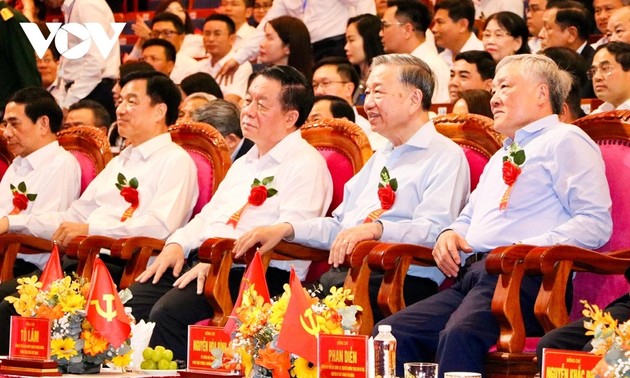 Party chief attends art program celebrating Party, Da Nang’s liberation  