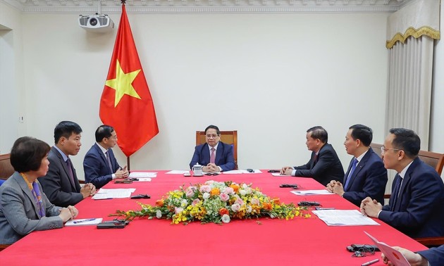 Vietnamese, Malaysian PMs talk on the phone 