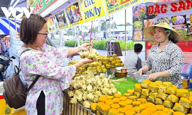 Can Tho festival honors traditional cake making