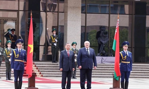 Belarus rolls out red carpet for Party chief To Lam in Minsk 