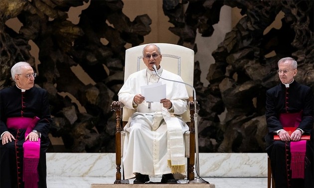 Pope Leo XIV meets Ukrainian President after his inaugural mass