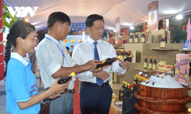 Festival celebrates hundreds-year tradition of Phu Quoc fish sauce 