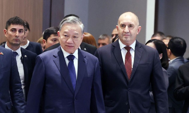 Party leader pledges favorable conditions for Vietnamese, Bulgarian businesses 