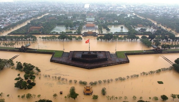 Floods leave 22 dead or missing, inundate 120,000 houses in central Vietnam 