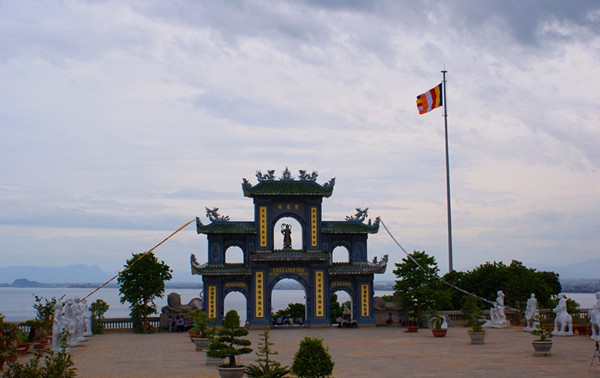 岘港的著名旅游胜地：灵应-佛滩寺