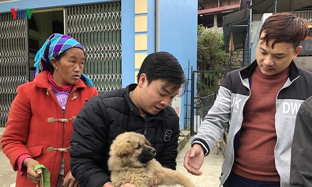 到北河集市寻购赫蒙族本地狗