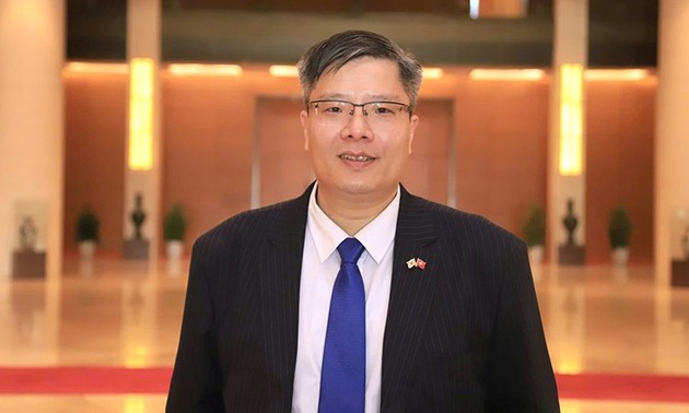 ‘제14차 당 대회’ 또 럼 당 서기장 연설, 강대국을 향한 열망과 혁신적 사고 담아