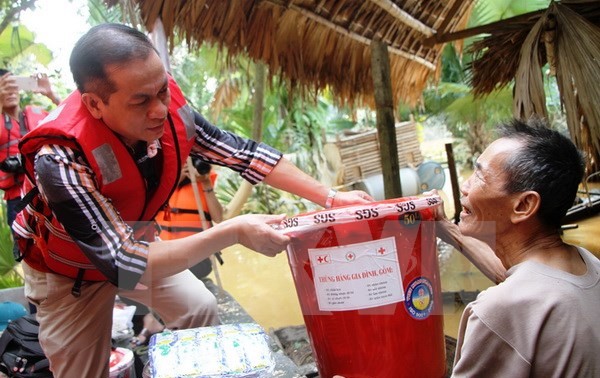 ชาวเวียดนามในต่างประเทศมุ่งใจสู่ปิตุภูมิเพื่อผู้ประสบอุทกภัยในภาคกลาง 