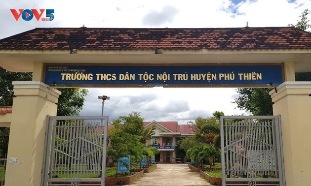 Забота об учащихся из числа этнических меньшинств в уезде Футхиен провинции Зялай