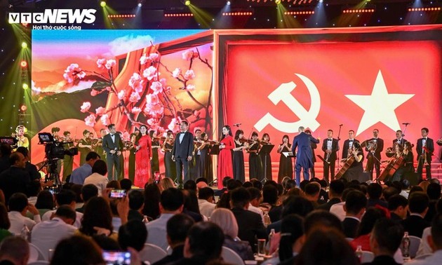 Открытие выставки «80 лет на пути Независимости — Свободы — Счастья»