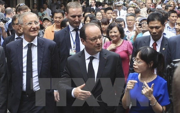 President Hollande’s Vietnam visit makes headlines in France