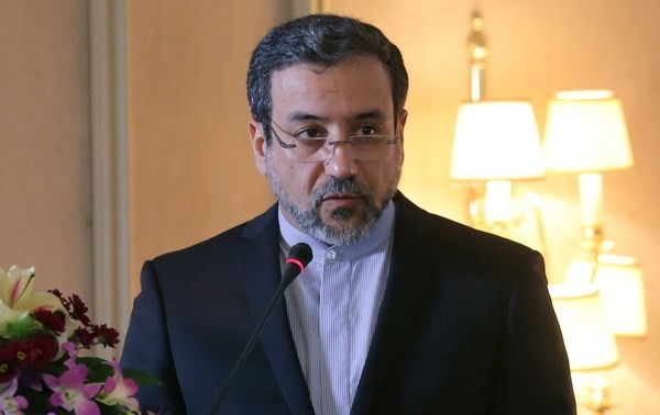 Iran threatens to quit nuclear deal