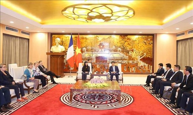 Hanoi, France strengthen cooperation in infrastructure construction