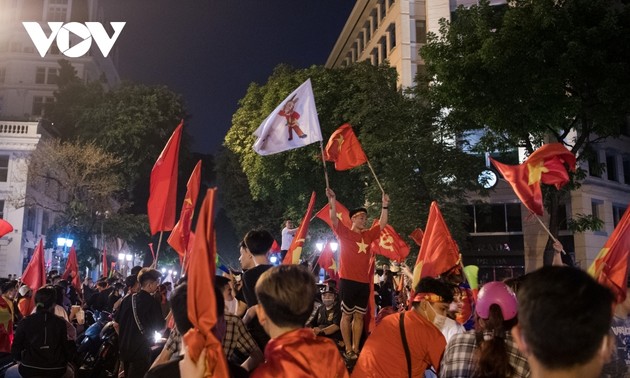 Fans wildly excited about Vietnam’s 1-0 win over Thailand to secure gold at SEA Games