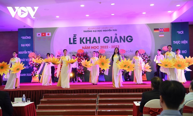 Nhiều trường đại học tổ chức khai giảng năm học mới