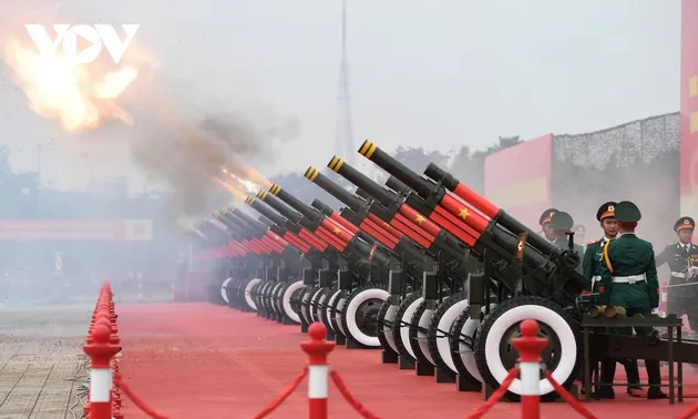 21 phát đại bác mở màn chào mừng buổi tổng duyệt A80