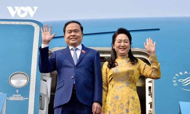 Chủ tịch Quốc hội và Phu nhân lên đường tham dự IPU-150, thăm chính thức Uzbekistan và Armenia